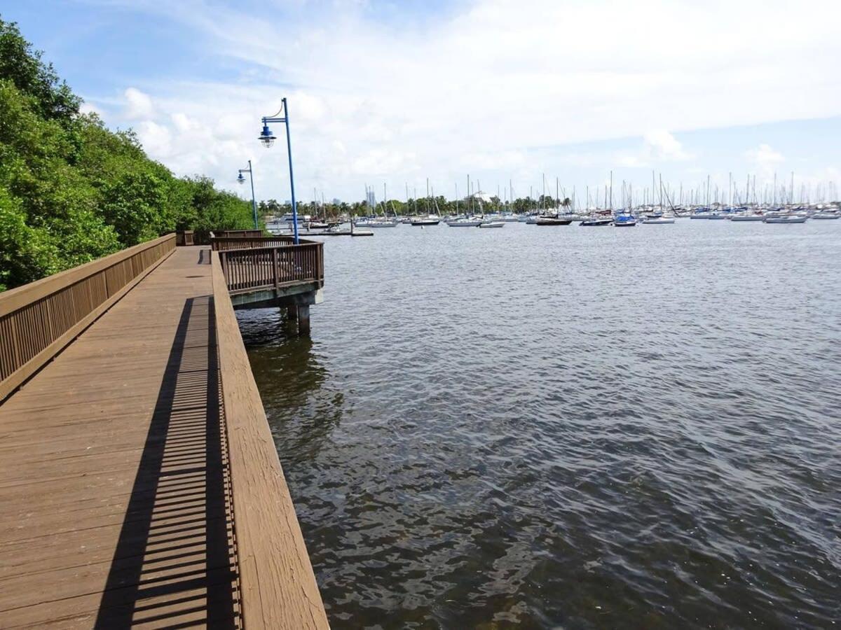City View Balcony Steps From Restaurants, Peacock Park & Marina Маями Екстериор снимка